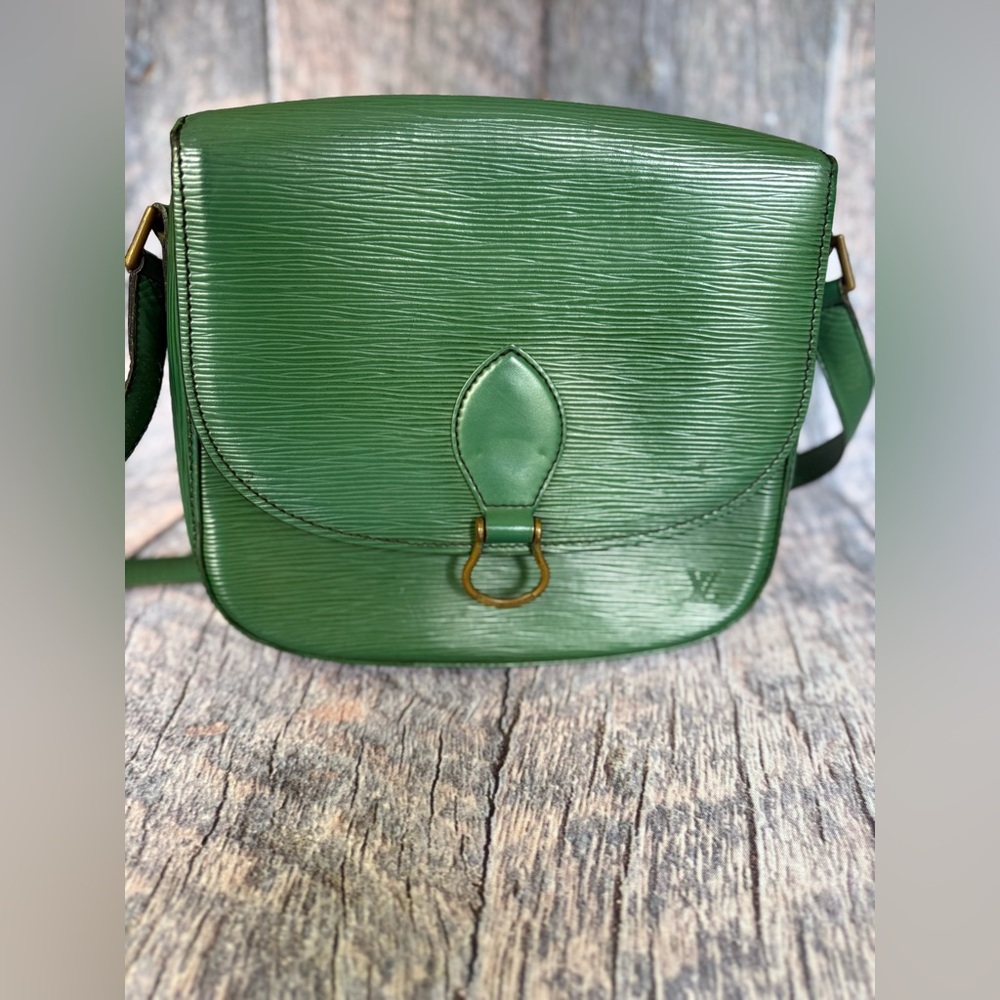Louis Vuitton Green Saint Cloud Epi Crossbody, Great Vintage Condition - Picture 12 of 14